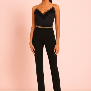 Pantalón Negro con Cadenas en Cintura