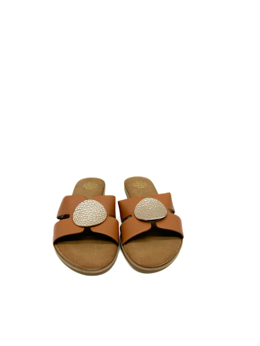 Sandalias Planas para Mujer con Banda Texturizada y Círculo Dorado - Imagen 4