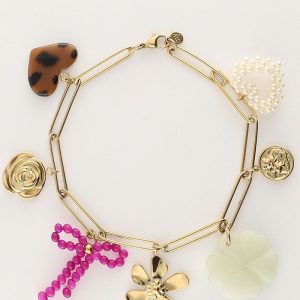Pulsera de charms de flores y corazones