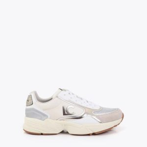 Deportiva con suela tipo running y detalles en piel