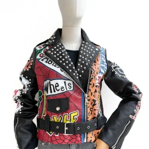 Chaqueta Biker Estilo Punk con Diseño Gráfico y Tachuelas