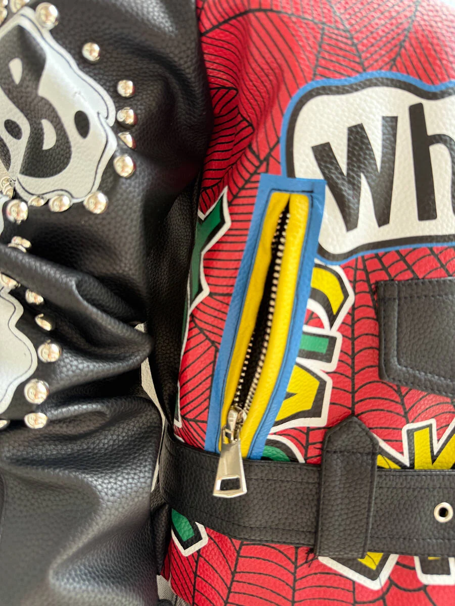 Chaqueta Biker Estilo Punk con Diseño Gráfico y Tachuelas - Imagen 5