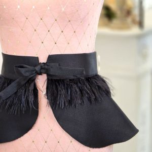 Cinturón peplum plumas