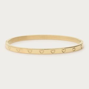 Pulsera rígida con corazones grabados