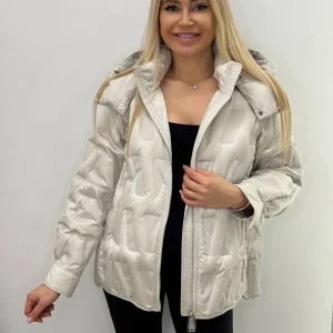 Chaquetas con botones y cuello de piel