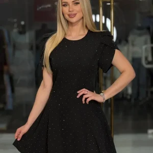 Vestido ajustado con piedras brillantes