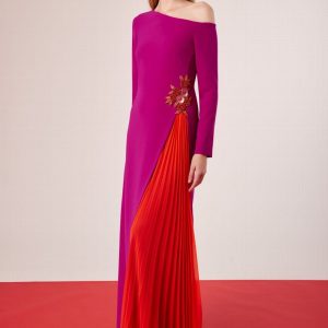 Vestido con Quilla Plisada con Aplique de Pedrería