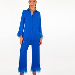 CONJUNTO DE PANTALON Y CAMISA PLUMAS