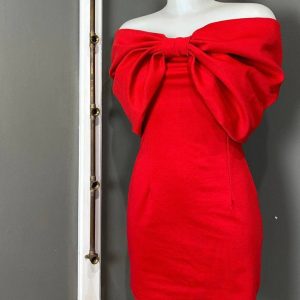 Vestido de escote bardot con mega lazo