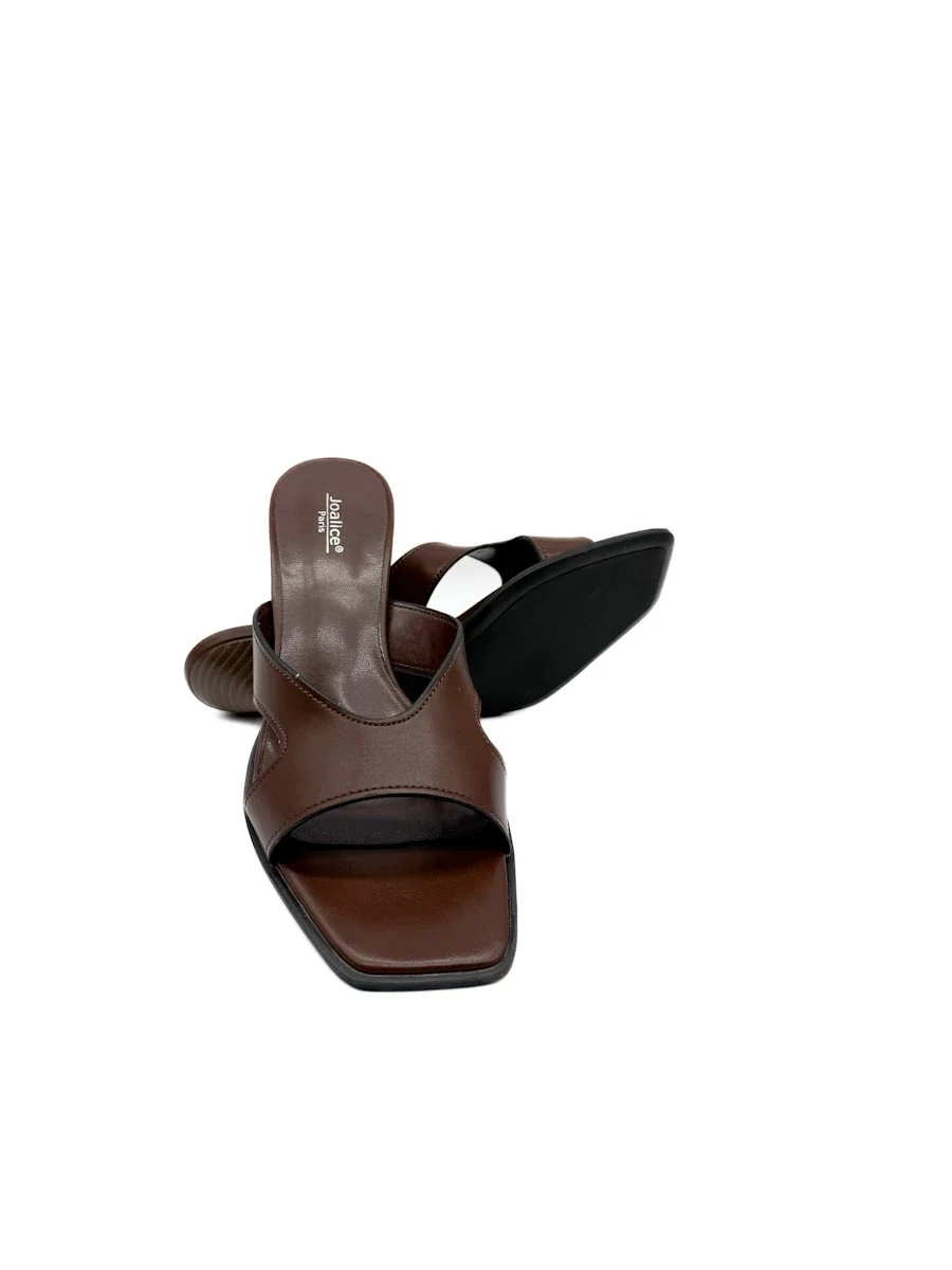 Sandalias Mule de Tacón Fino con Punta Cuadrada en Color Marrón - Imagen 8