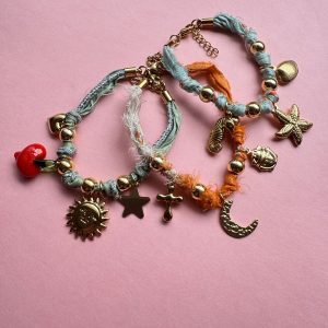 Pulsera de algodón con abalorios de acero
