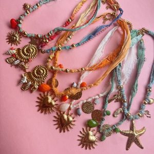 Collar de algodón con abalorios de acero o cristal