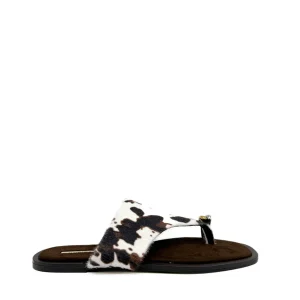 Sandalia de Dedo Estilo Vaquero con Detalles Metálicos