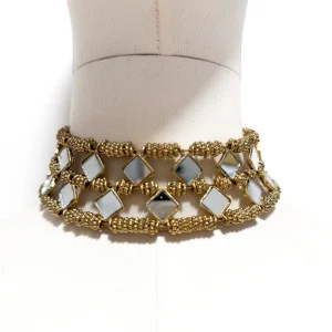 Collar Choker Geométrico Dorado con Detalles de Cristal