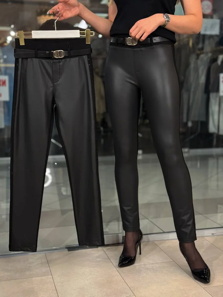 Pantalones con franjas laterales y pedrería - Imagen 2