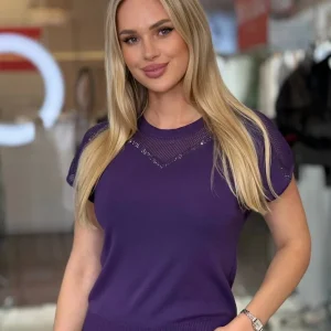 Camiseta con decoración de diamantes