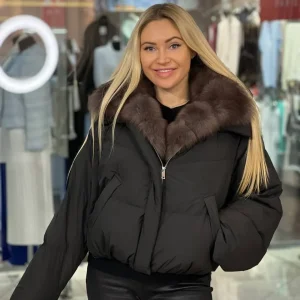 Chaqueta con plumón natural y cuello de piel