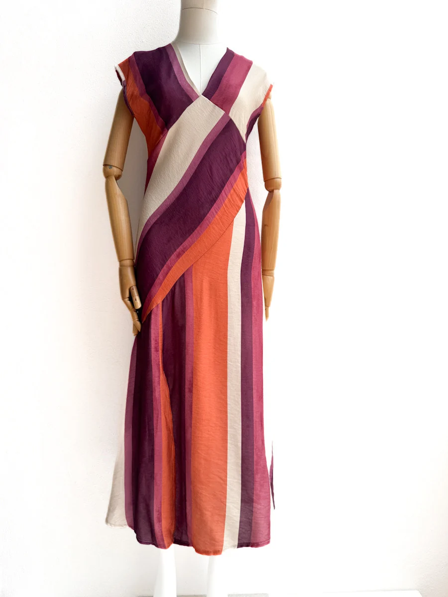 Vestido Midi de Rayas Asimétricas - Imagen 3