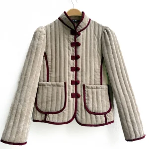 Chaqueta acolchada con detalles en contraste