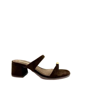 Sandalias de Tacón Bloque Corina con Detalle Dorado y Tira de Dedo
