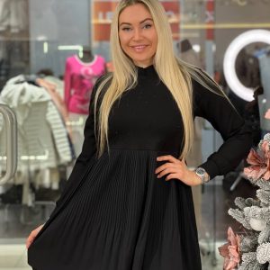 Vestido con piedras y pliegues