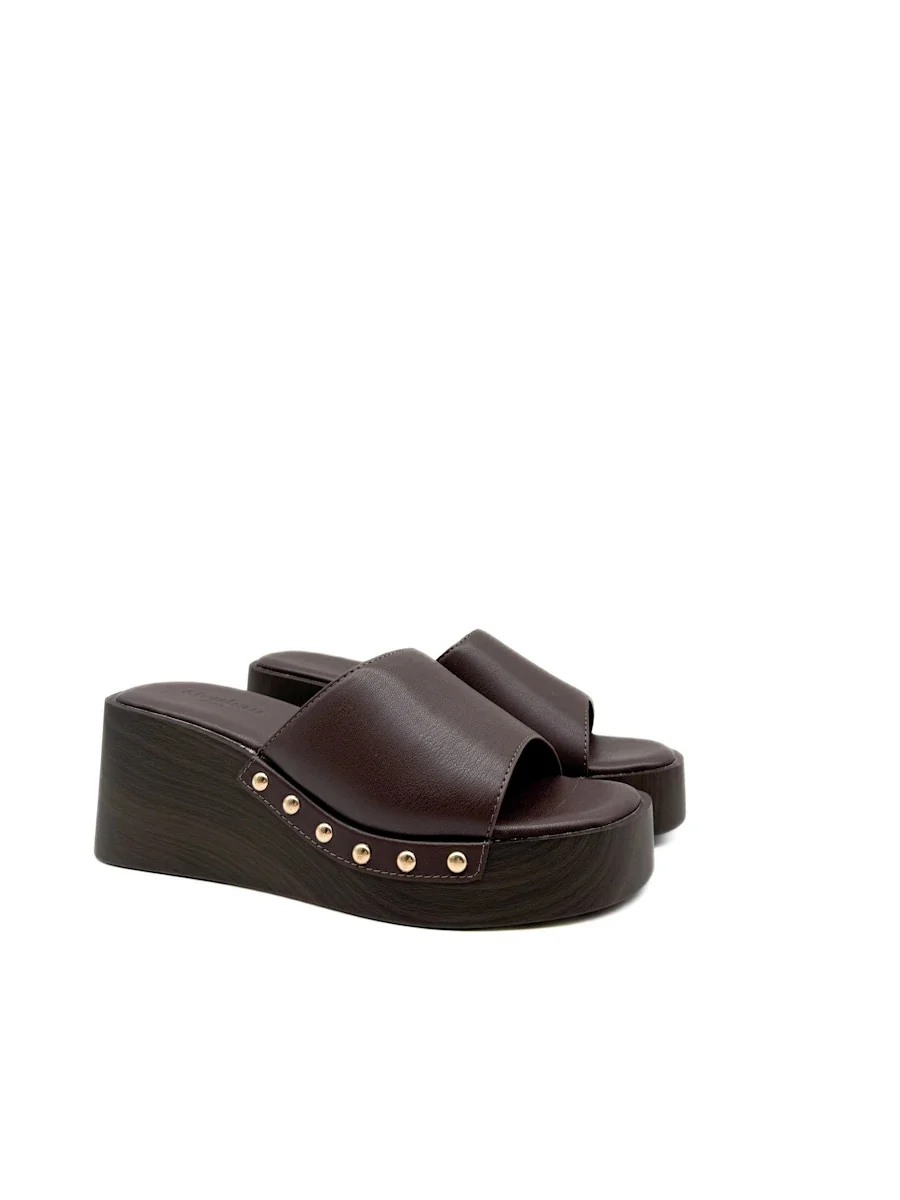 Sandalias de Cuña Tipo Zueco con Plataforma Efecto Madera y Tachuelas - Imagen 5