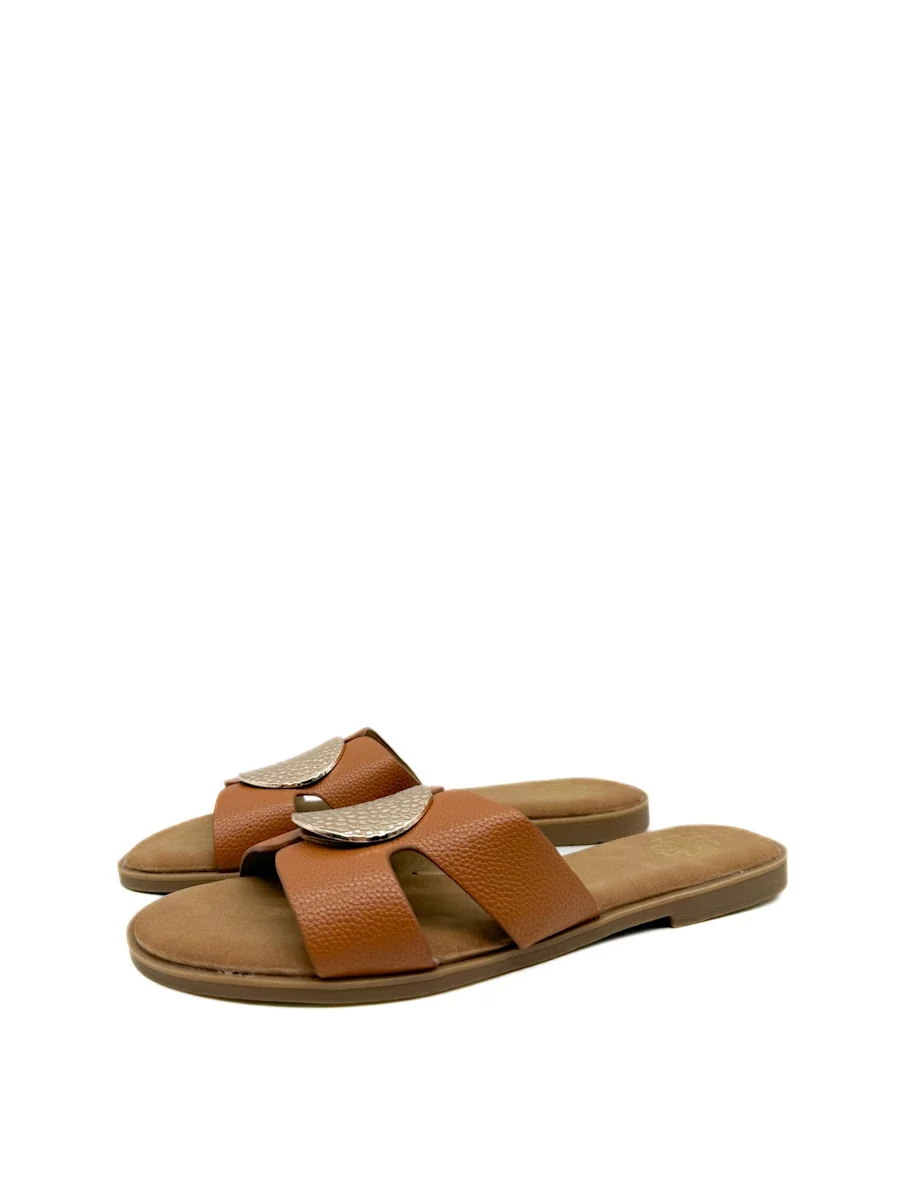 Sandalias Planas para Mujer con Banda Texturizada y Círculo Dorado - Imagen 5
