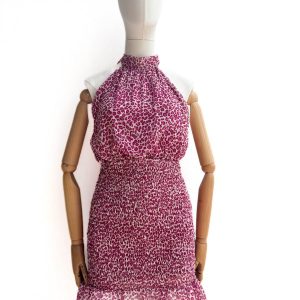 Vestido Corto Estampado con Cuello Halter y Volante