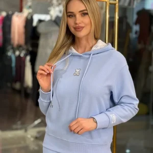Conjunto con encaje, capucha y oso