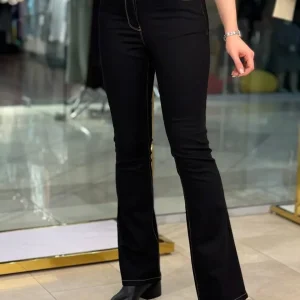 Jeans de corte recto y pierna acampanada