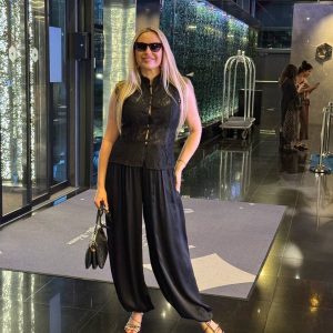 Conjunto de encaje con pantalón aladino (negro)