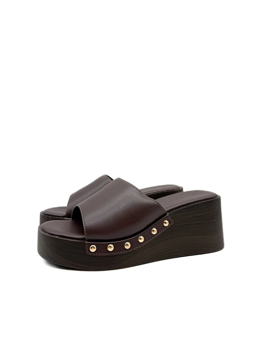 Sandalias de Cuña Tipo Zueco con Plataforma Efecto Madera y Tachuelas - Imagen 6