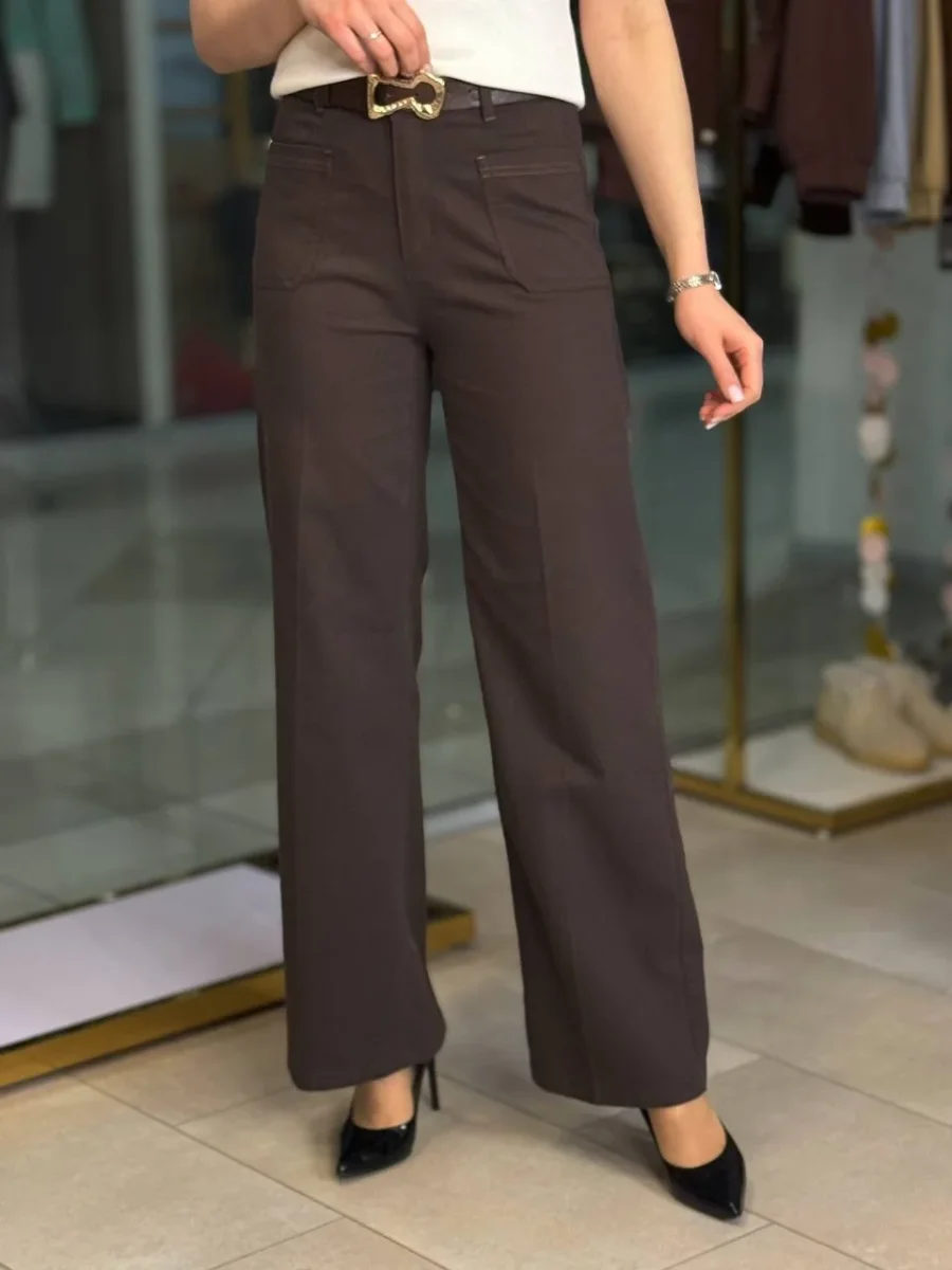 Jeans con cinturón y bolsillos delanteros - Imagen 3