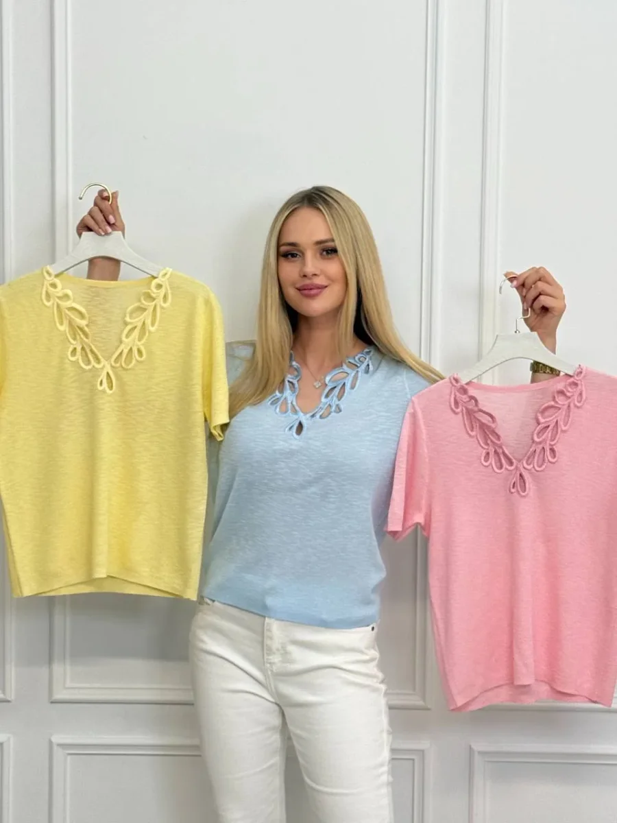 Camiseta con escote de pétalos - Imagen 5