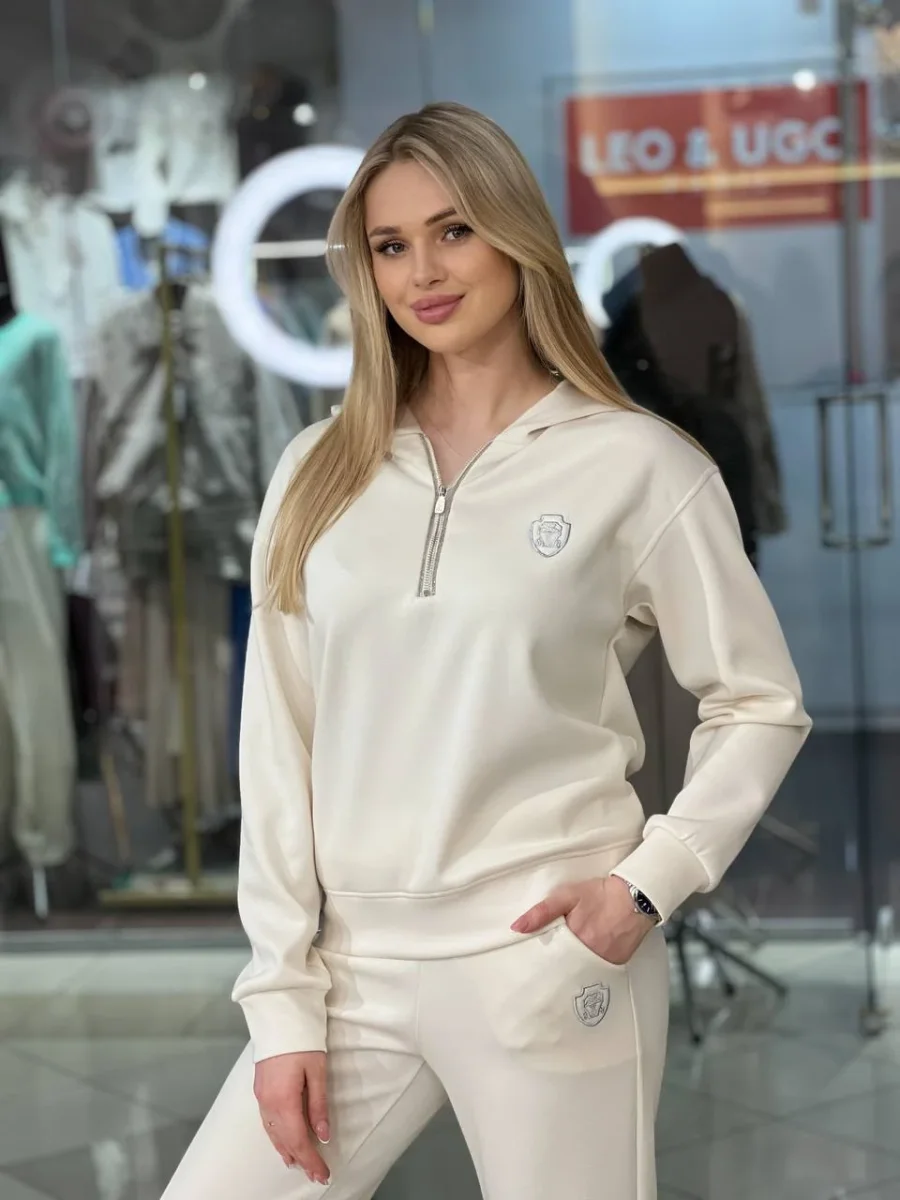 Traje con rayas y pedrería - Imagen 3