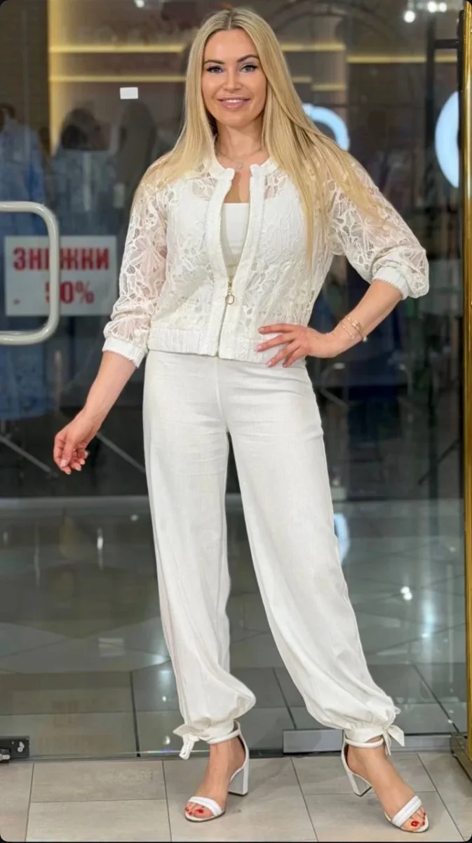 Conjunto de Lino con Blusa de Encaje
