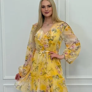 Vestido con volantes y transparencias