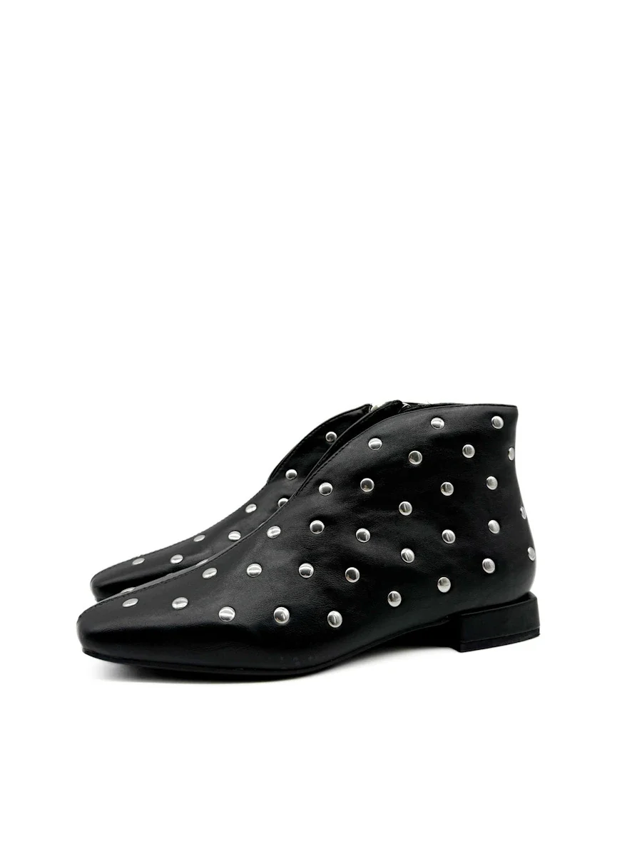 Botines Bajos de Mujer Negros con Tachuelas Plata, Puntera Cuadrada y Cremallera - Imagen 8