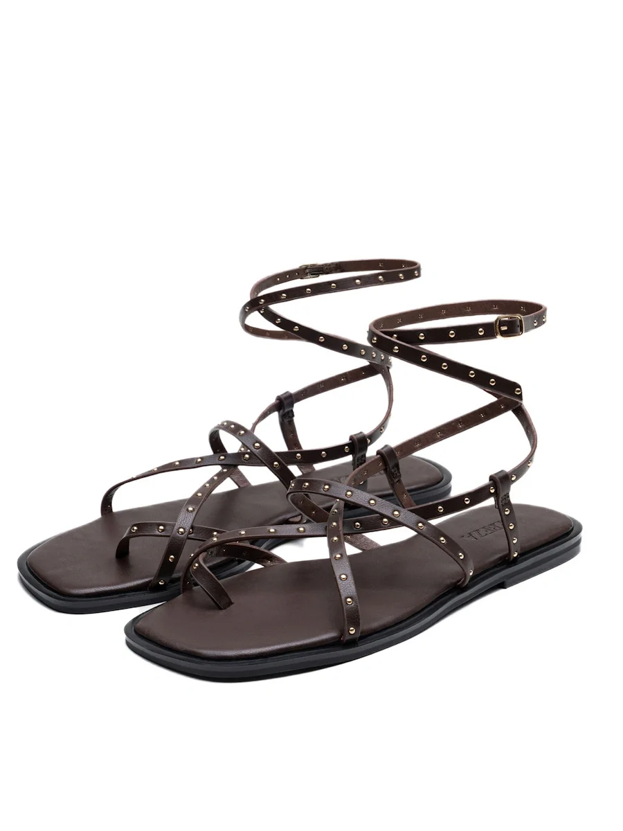 Sandalias Planas Estilo Romano con Tachuelas y Tiras Envolventes - Imagen 6