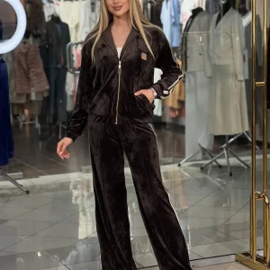 Traje de terciopelo con rayas