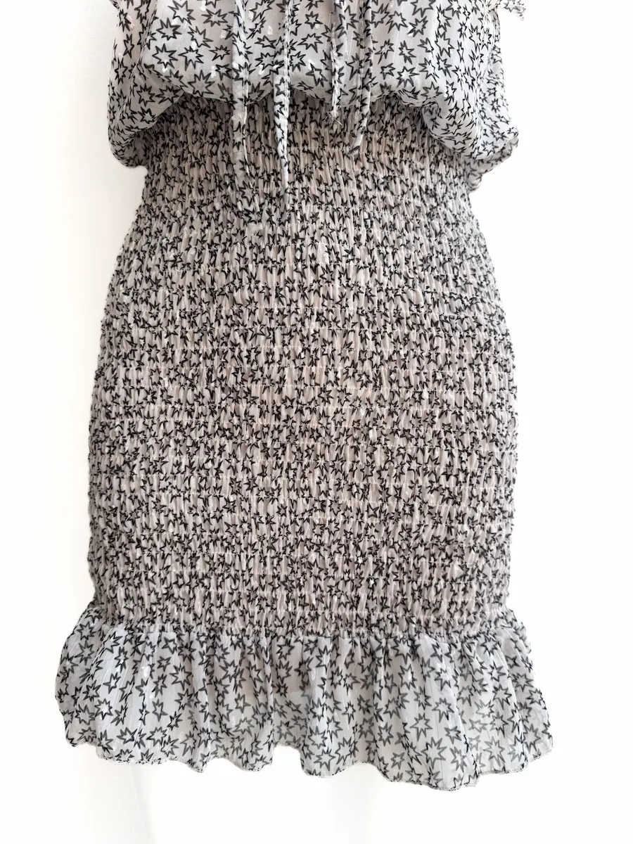 Vestido Corto Estampado con Nido de Abeja y Volantes - Imagen 9