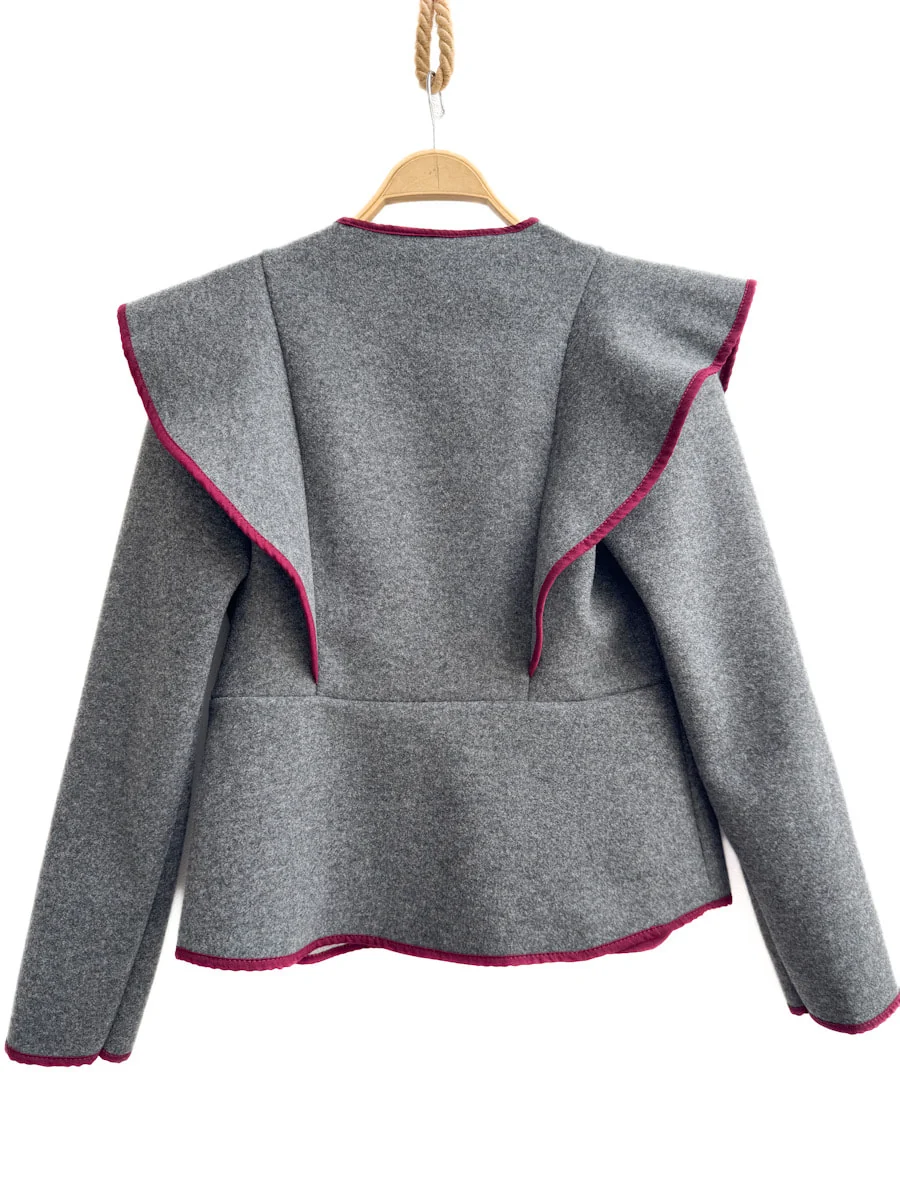 Chaqueta de paño con volante frontal y ribete en contraste - Imagen 6