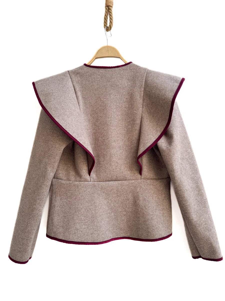 Chaqueta de paño con volante frontal y ribete en contraste - Imagen 4