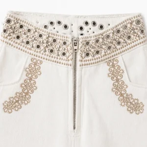 Pantalón Largo Recto con Bordado y Detalles de Ojales