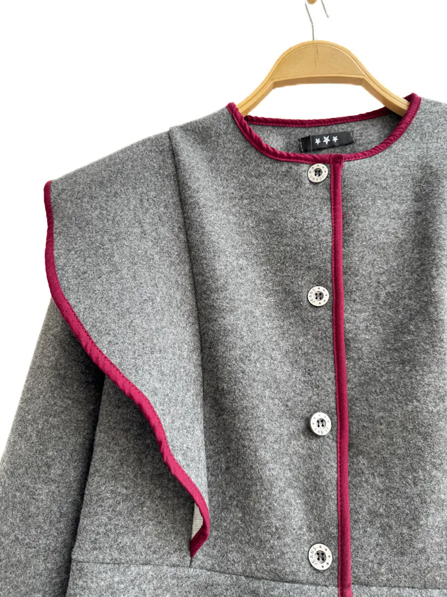 Chaqueta de paño con volante frontal y ribete en contraste - Imagen 9