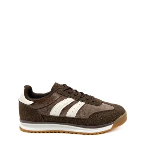 Zapatilla Deportiva Retro en Tonos Marrón y Blanco