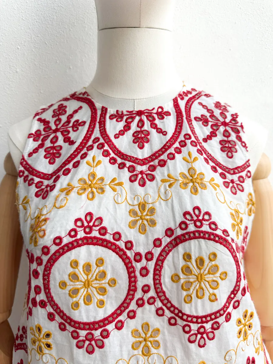 Bordados en Rojo y Mostaza: Conjunto Único - Imagen 5