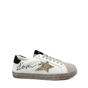 Zapatilla Urbana con Estrella Dorada y Detalle "Love