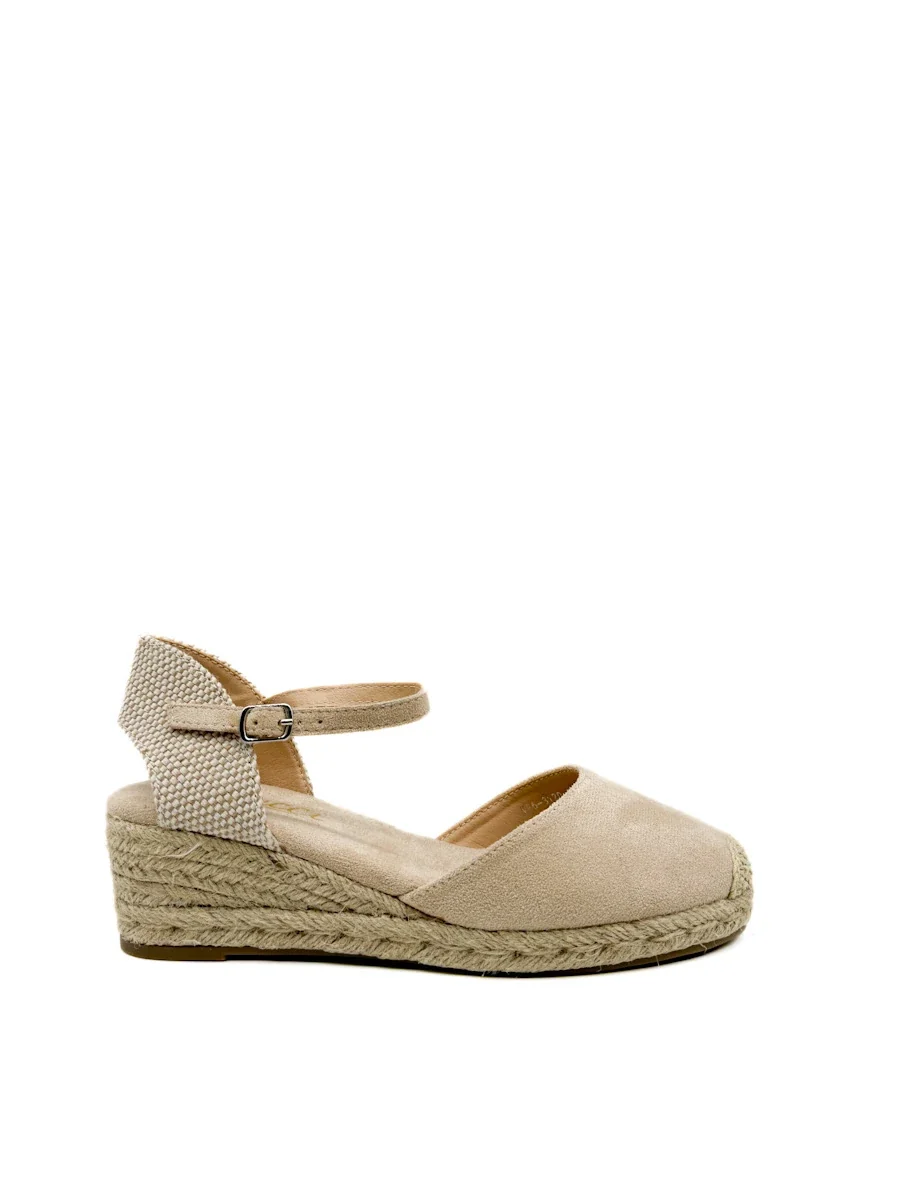 Alpargatas de Cuña Media en Antelina Beige con Detalle de Ganchillo