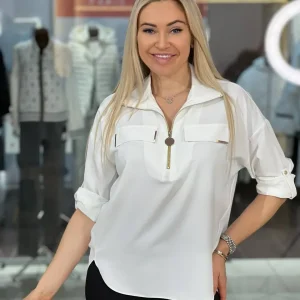 Blusa con adornos dorados